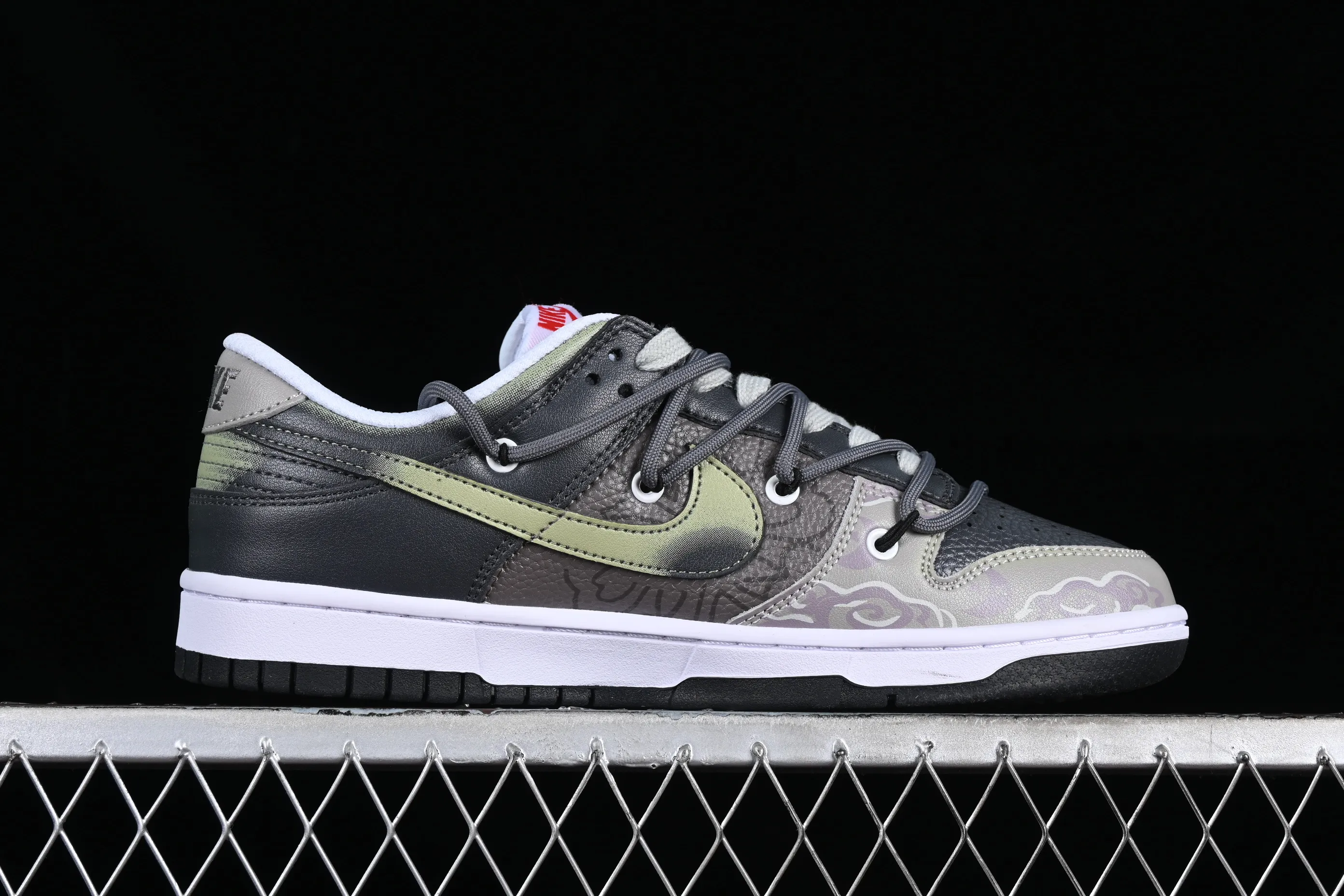 All Categories Nk SB Dunk Series Nk SB Dunk Low Low-top sneakers Nk Dunk Low Panda Prank-Moon Deconstruction Workwear style SB strap low-top casual sneakers FB3354-001